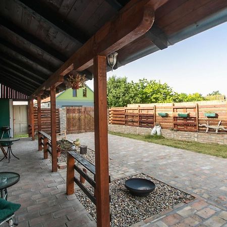 Ferienwohnung Seosko Domacinstvo Pustolov Stari Banovci Exterior foto