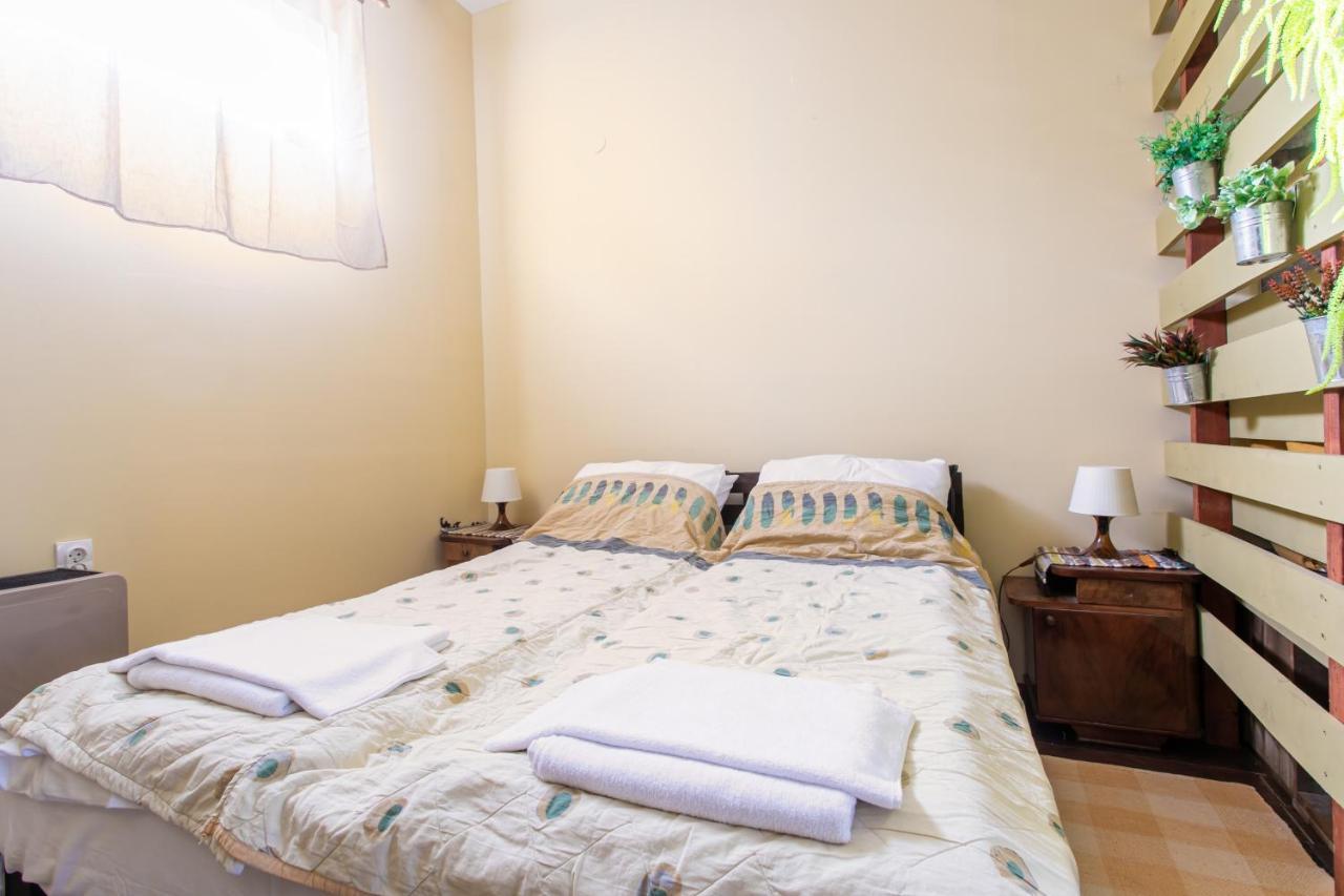 Ferienwohnung Seosko Domacinstvo Pustolov Stari Banovci Exterior foto